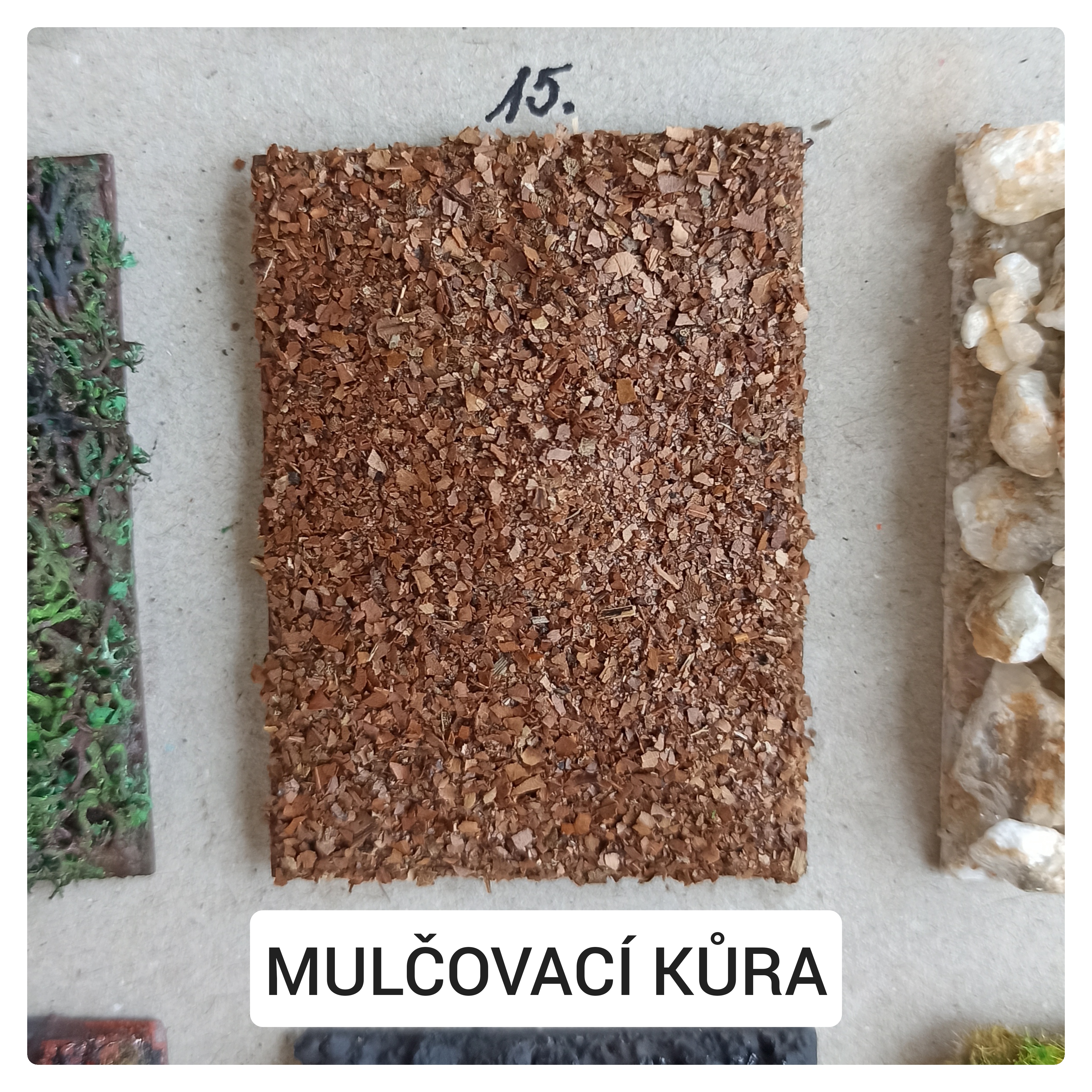 Náklad mulčovací kůra 1:43