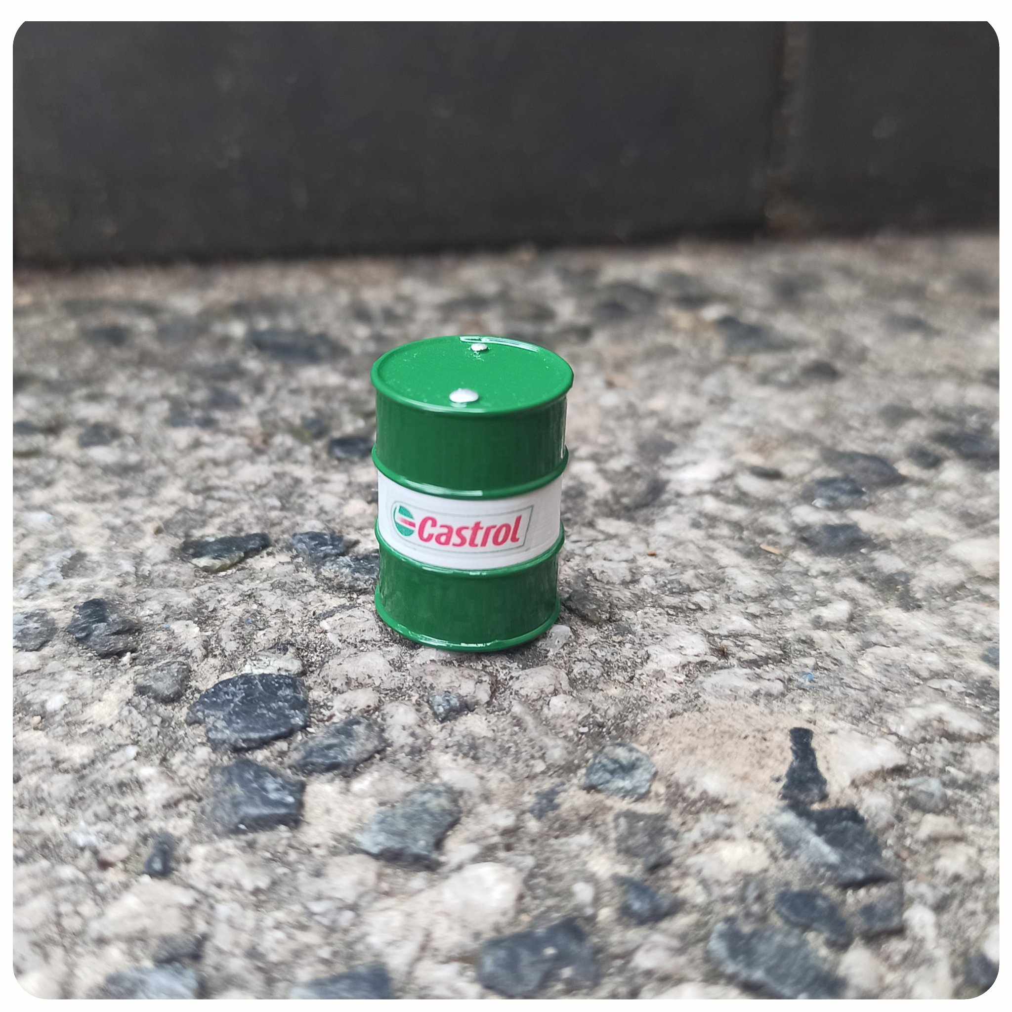 Plechový sud na olej 200l Castrol 1:50